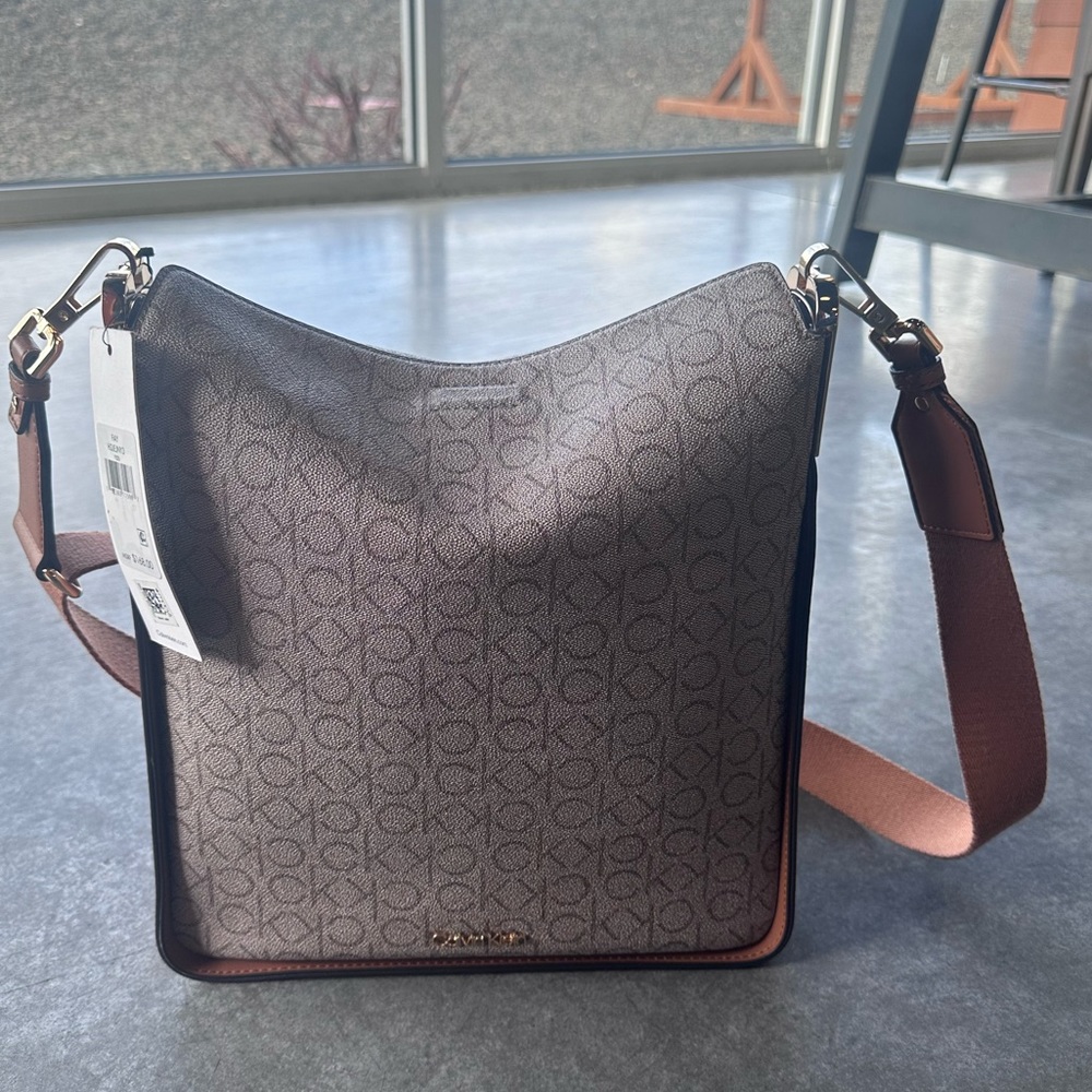 Kelvin Klein Fay Large Adjustable Signature Crossbody with Magnetic Top Closure